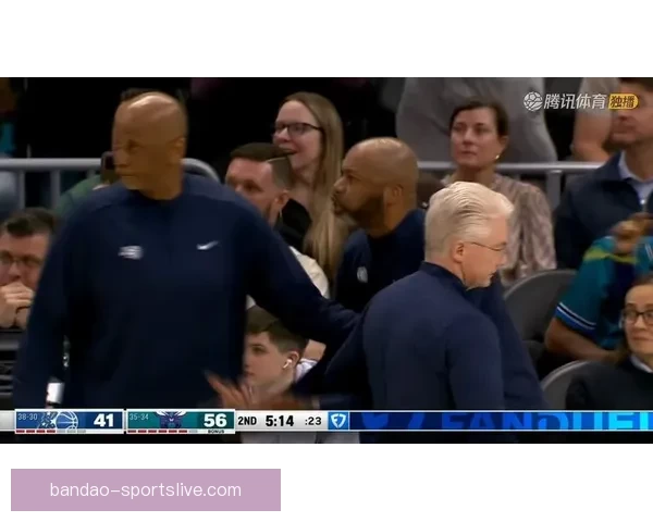 魔术主帅怒喷裁判连吃两次技术犯规被驱逐赛场爆发 魔术主帅怒喷裁判连吃两次技术犯规被驱逐赛场爆发