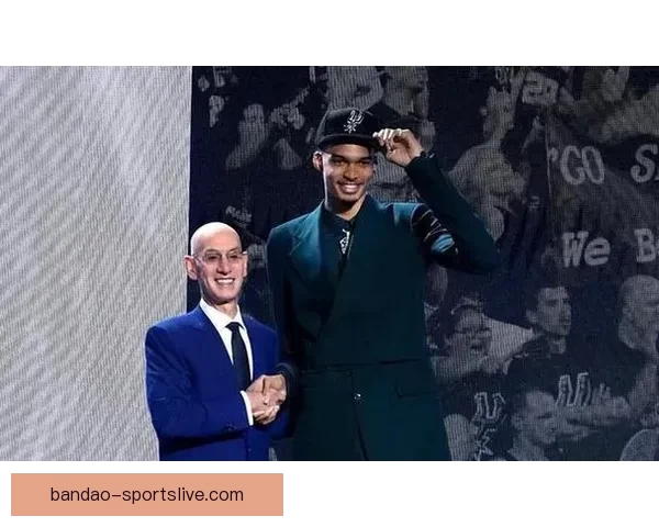 文班亚马单场狂砍41分创赛季新高八分四十秒完成NBA最快两双